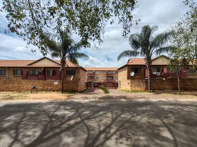 2 Bedroom Townhouse For Sale in Pretoria - AZLb.webp