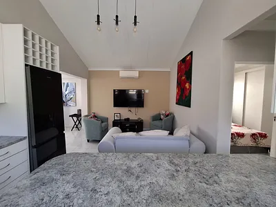 2 Bedroom House To Rent in Cape Town - mWme.webp