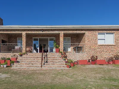 3 Bedroom House For Sale in Struisbaai - 9bWB.webp