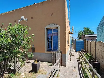 3 Bedroom House For Sale in Albertinia - L0hH.webp