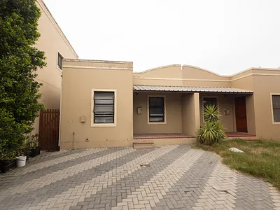 3 Bedroom House For Sale in Blue Downs - iE3a.webp