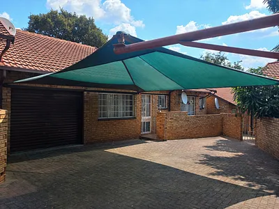 4 Bedroom Townhouse For Sale in Rustenburg - img