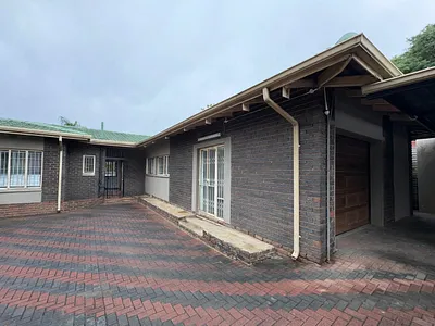 4 Bedroom House For Sale in Rustenburg - img