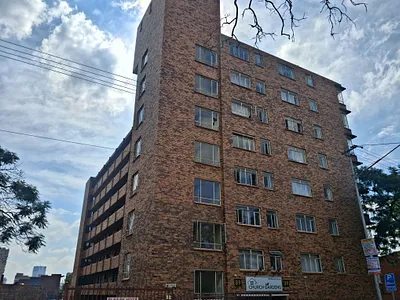 3 Bedroom Apartment For Sale in Pretoria - 90KP.webp