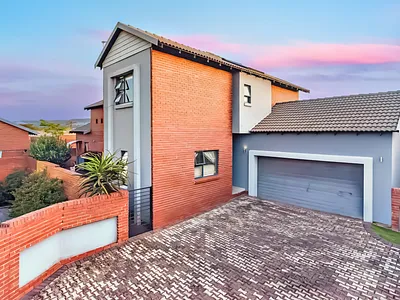 4 Bedroom Townhouse For Sale in Roodepoort - img