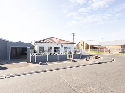 3 Bedroom House For Sale in Parow - m5O1.webp