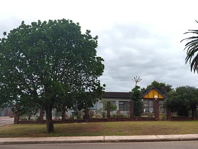 4 Bedroom House To Rent in Uitenhage - img