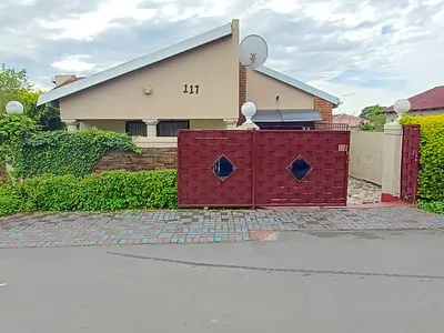 4 Bedroom House For Sale in East London - Bxlr.webp
