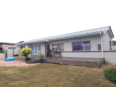 3 Bedroom House For Sale in Despatch - img
