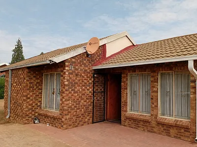 3 Bedroom House For Sale in Mahikeng - img