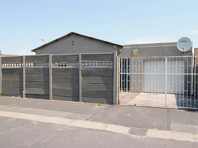 2 Bedroom House For Sale in Goodwood - MggD.webp