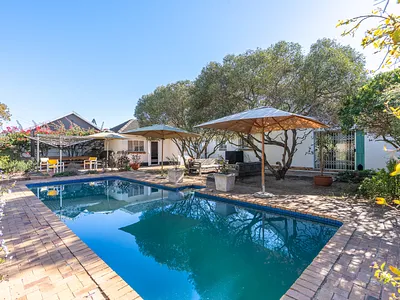 3 Bedroom House For Sale in Cape Town - 7dX6.webp