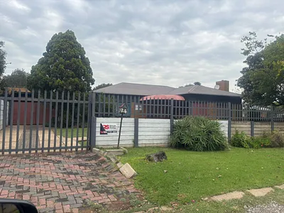3 Bedroom House For Sale in Vanderbijlpark - bOVt.webp