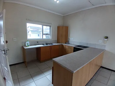 3 Bedroom Townhouse For Sale in East London - DbAz.webp