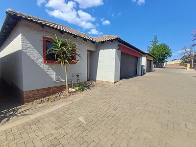 3 Bedroom Townhouse For Sale in Akasia - TViM.webp