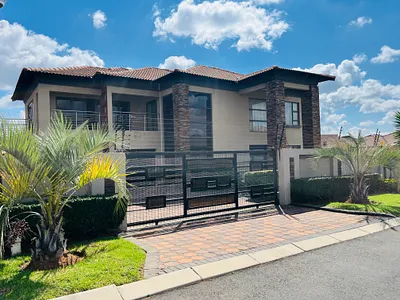 5 Bedroom House For Sale in Middelburg - img