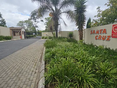 3 Bedroom Townhouse For Sale in Midrand - j1jB.webp