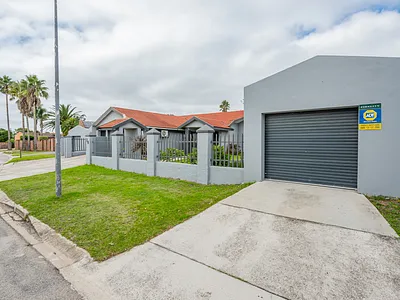 3 Bedroom House For Sale in Port Elizabeth - RXaA.webp