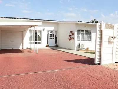 4 Bedroom House For Sale in Worcester - img