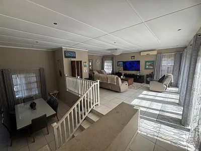 5 Bedroom House For Sale in Zinkwazi Beach - L76i.webp