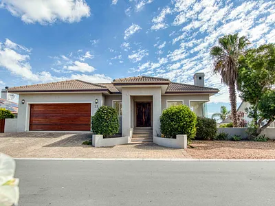 3 Bedroom House For Sale in Somerset West - kVoe.webp