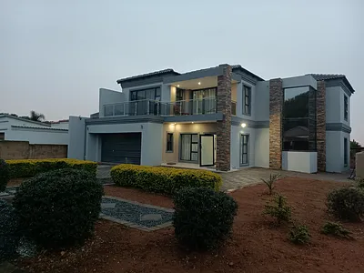 4 Bedroom House For Sale in Akasia - h4T6.webp