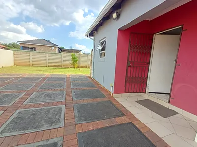 2 Bedroom House For Sale in Akasia - 6Yn3.webp