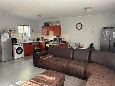 2 Bedroom Apartment For Sale in Edenvale - xSqX.webp