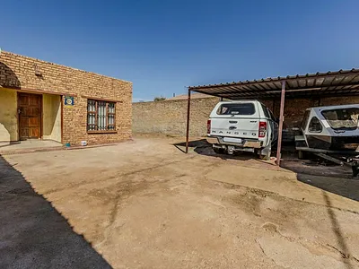 5 Bedroom House For Sale in Krugersdorp - xJ0i.webp
