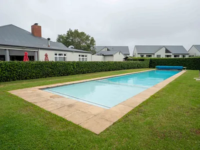 2 Bedroom Apartment For Sale in Kloof - DEbp.webp