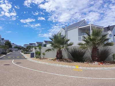 5 Bedroom House For Sale in Blouberg - e5At.webp