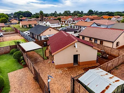 3 Bedroom House For Sale in Akasia - Is2W.webp