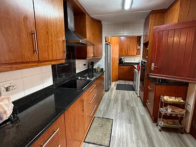 3 Bedroom House For Sale in East London - iq3S.webp