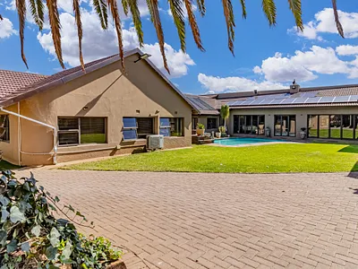 5 Bedroom House For Sale in Alberton - qa4q.webp