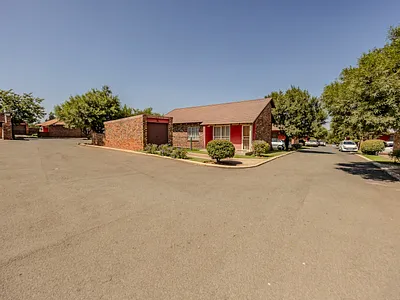 3 Bedroom Townhouse For Sale in Roodepoort - DP1C.webp