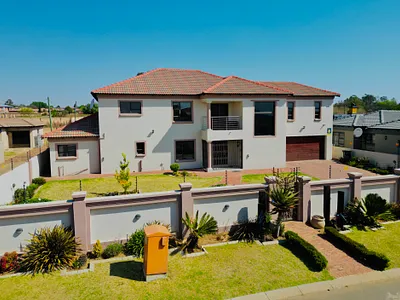 4 Bedroom House For Sale in Springs - Ziw5.webp