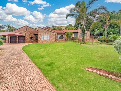 4 Bedroom House To Rent in Roodepoort - CgaN.webp