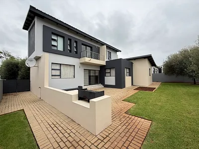 3 Bedroom House For Sale in Centurion - iux8.webp