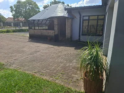 3 Bedroom House For Sale in Newcastle - img