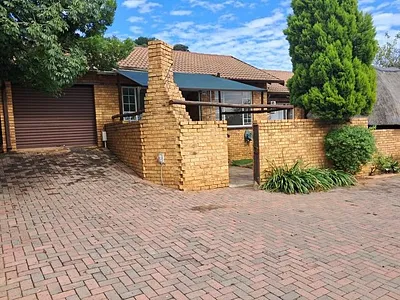 3 Bedroom Townhouse For Sale in Rustenburg - xAwf.webp