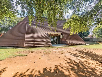 4 Bedroom House For Sale in Roodepoort - e1ab.webp