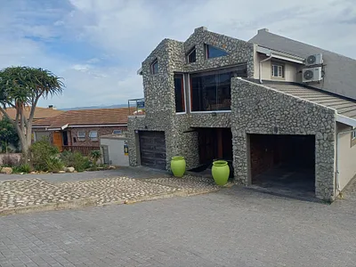 3 Bedroom House For Sale in Groot Brakrivier - CZnI.webp