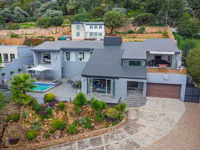 4 Bedroom House For Sale in Roodepoort - nMvk.webp