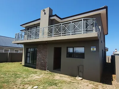 4 Bedroom House To Rent in Jeffreys Bay - Z1Ep.webp