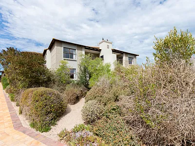 3 Bedroom Apartment For Sale in Langebaan - 5HUy.webp