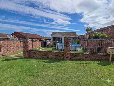 2 Bedroom House For Sale in Uitenhage - P4IR.webp