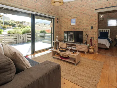 2 Bedroom House For Sale in Struisbaai - dtVt.webp