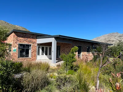 2 Bedroom Apartment To Rent in Pringle Bay - XzeZ.webp