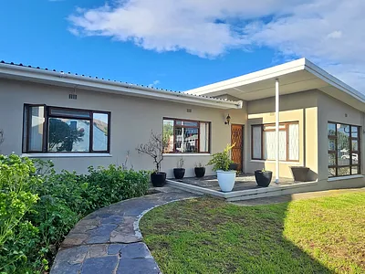 3 Bedroom House For Sale in Bredasdorp - DviC.webp