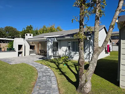 2 Bedroom House For Sale in Sedgefield - KFDV.webp